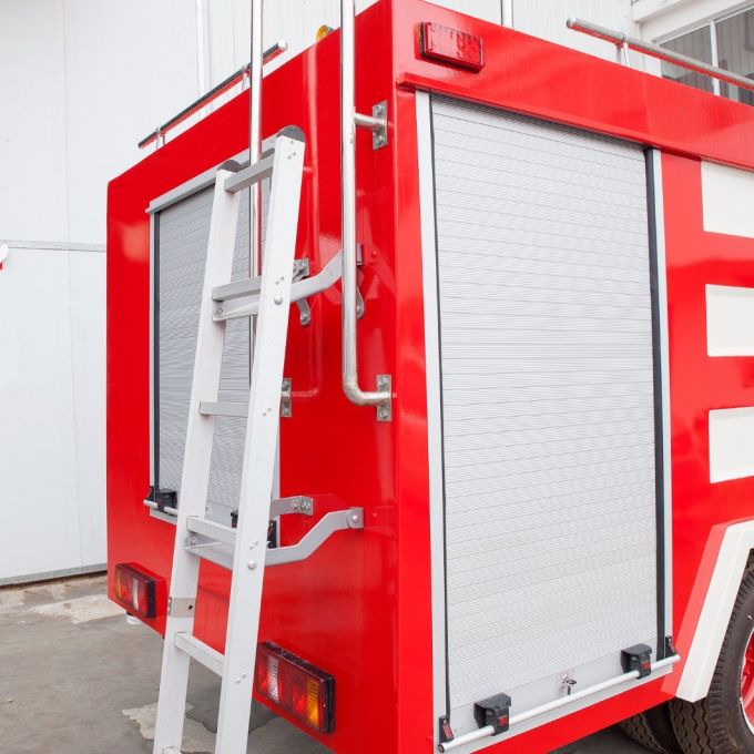 When The Wind Multifunction Water Tank Fire Truck 