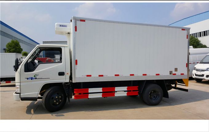 Sinotruk HOWO Food Refresh Truck with Carrier Refrigerator Refrigerated Truck 