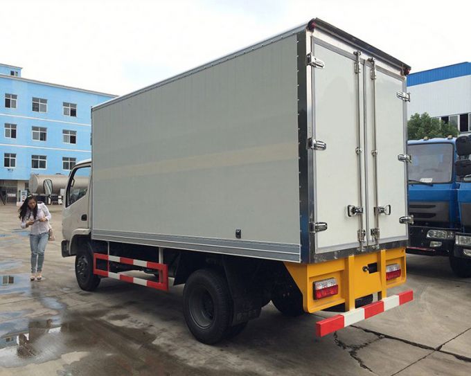 LHD Isuzu 4X2 5tons Refrigerator Freezer Van Refrigerated Truck Refrigerator Car 