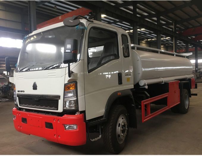 Hot Sale Dongfeng Fuel Truck 4000L Fuel Tank Truck Fuel Tanker Truck Oil Bowser 