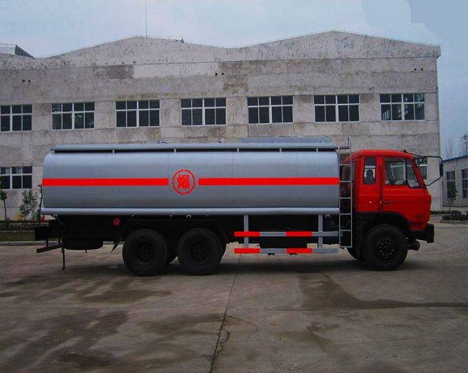 21000L HOWO 371 HP Fuel Tanker Truck Right/Left Hand Driving Oil Delivery Truck Crude Oil Tanker 