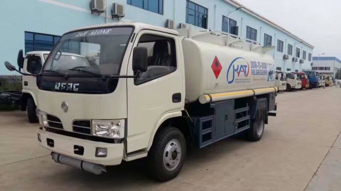 Dongfeng 4*2 8cbm Fuel Truck for Sale 