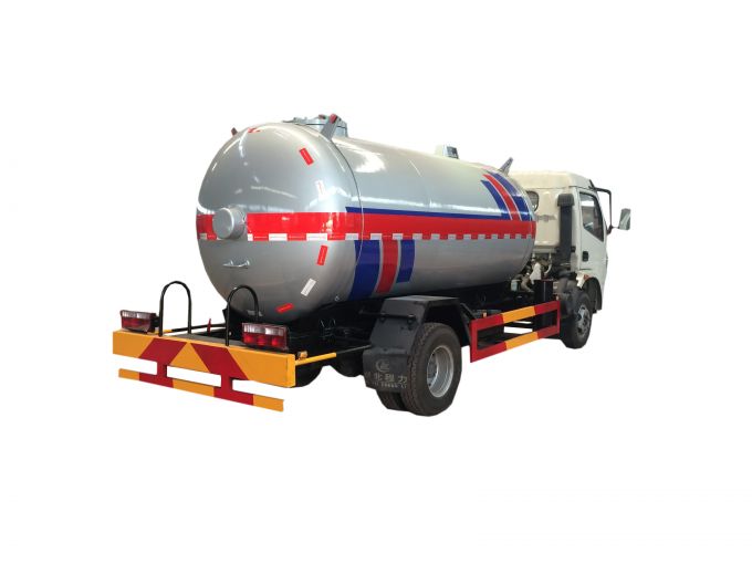 3300 Gallon Dongfeng 4X2 190HP Fuel Oil Tanker Transport Truck 