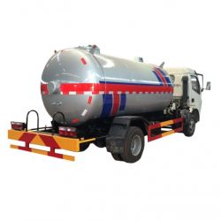 3300 Gallon Dongfeng 4X2 190HP Fuel Oil Tanker Transport Truck