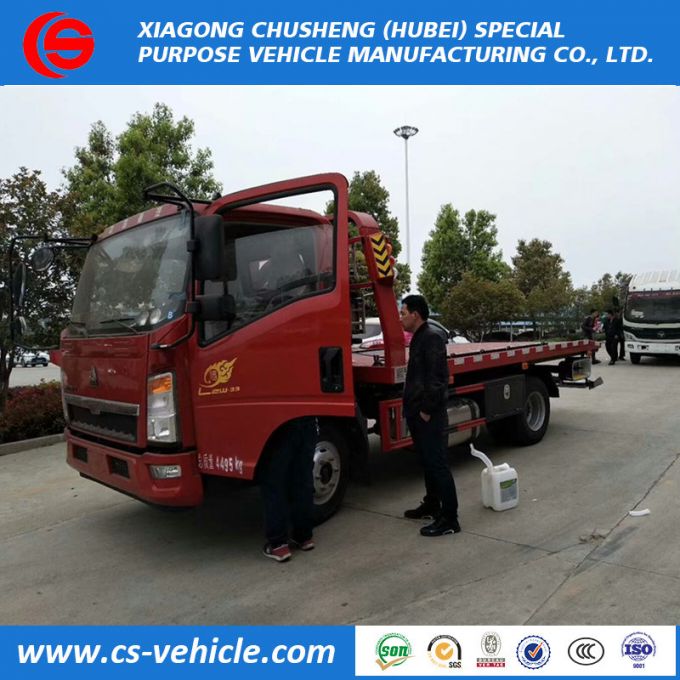 HOWO 5tons Tilt Tray Flatbed Wrecker Truck for Sinotruck Recovery Tow Truck for Car Carrier 