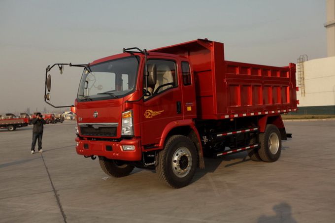 Sinotruk Light Dump Truck with 4X2 Driving Type 