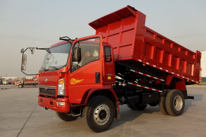 HOWO Light Dump Truck with 4X2 Driving Type 