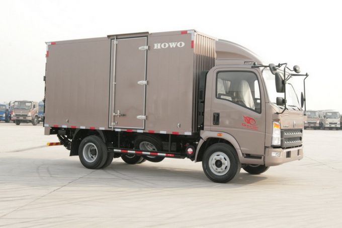 Sinotruk HOWO 4*2 Box Truck Lorry Truck with High Quality 