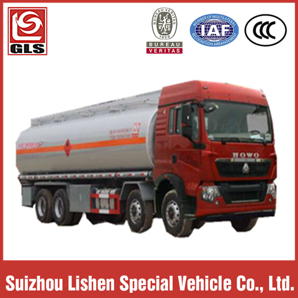 8X4 HOWO Heavy Duty Truck with Oil Tank 