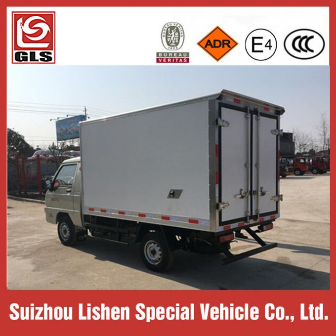 Small Refrigerator Truck 2 Ton Food Freezer Vehicle 