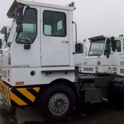 Sinotruk 4X2 Rhd Terminal Tractor Truck