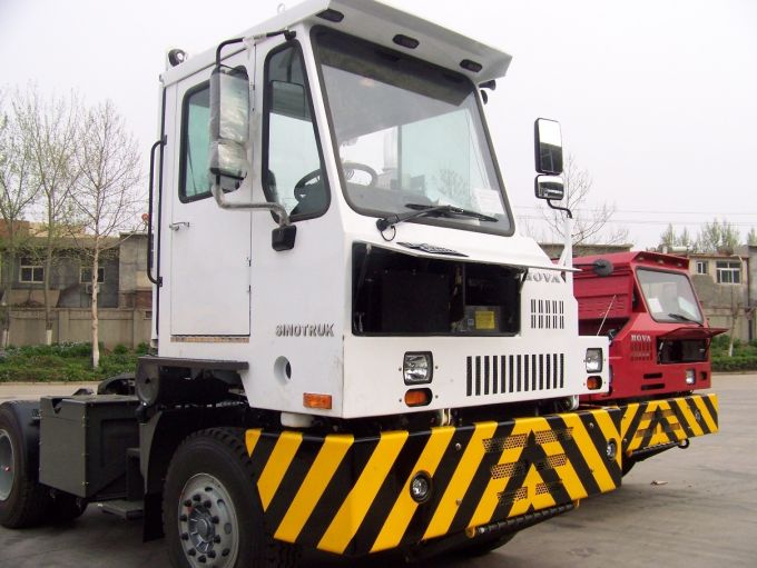 Sinotruk 4X2 Rhd Terminal Prime Mover 