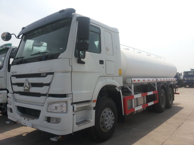 Sinotruk HOWO 6X4 5200 Gallon Water Tanker Truck 