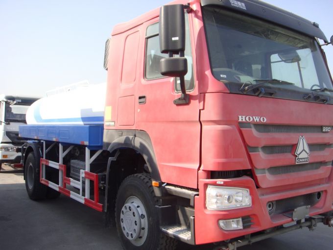 Sinotruk HOWO 4X2 2500 Gallon Water Tanker 