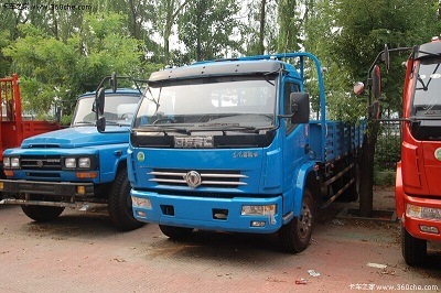 4*2 Cargo Truck by Sinotruk 