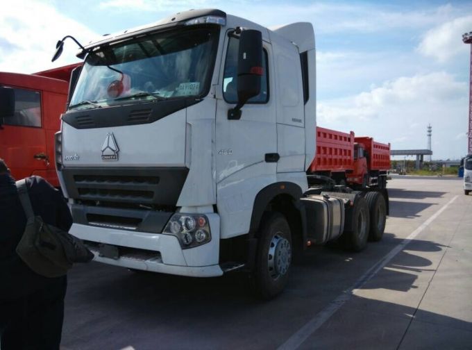 Sinotruk 50t Hauling Capacity Tractor Head with Full Equipment 