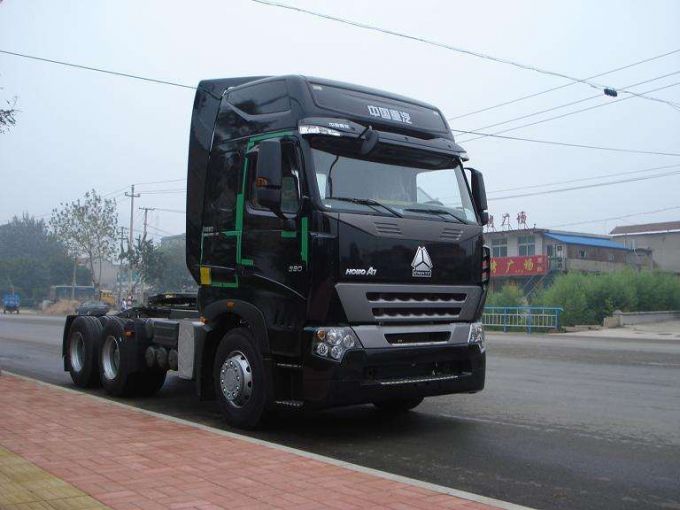 Sinotruk Big Horse Power Trailer Hauling Truck with Luxury Cab 