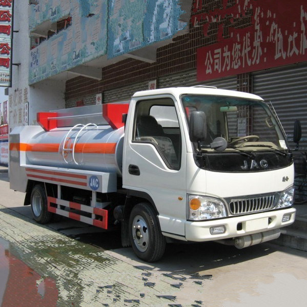 Oil Tank Truck with Middle Duty Truck Chassis 