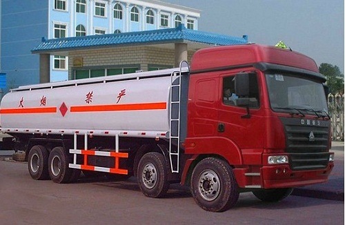 371HP Sinotruk 8X4 Fuel Tanker Truck, Oil Tanker Truck 