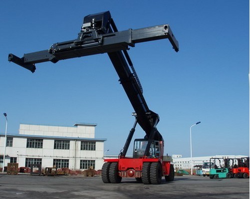 Sinoheng Container Forklift Reach Stacker 45tons (CRS450ABZ5) 