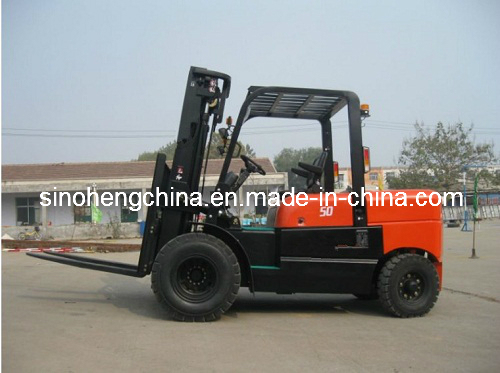 5 Tons Forklift Truck with Diesel Engine 