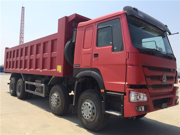 Sinotruk HOWO 8X4 371HP Euro 2 Tipper Dump Truck (ZZ3317N2867W) 