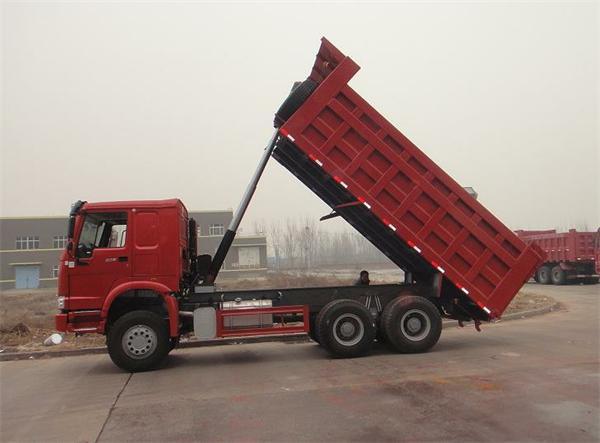 HOWO 6X4 Left Drive Dump Truck with Euro2 Engine (ZZ3257N3647A) 