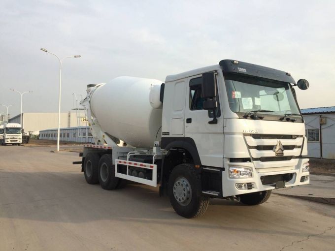 Sinotruk 6x4 371HP HOWO Concrete Mixer Truck (9cube) 