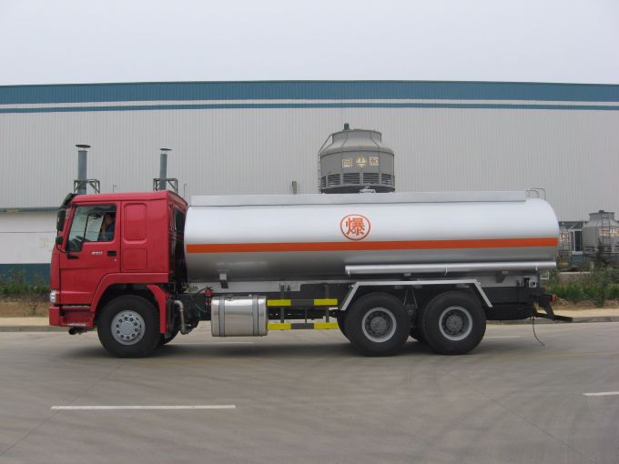 Sinotruk HOWO 6X4 Oil Tank Truck Hot Sales 