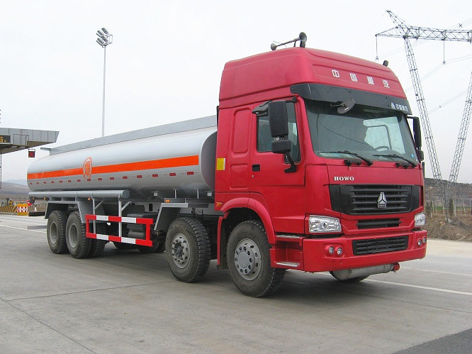 HOWO Oil Tank Truck Oil Transportation Truck 