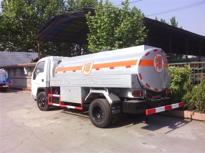 4X2 4.5m3 Forland Oil Truck/Fuel Tanker Truck (ZLQ5063GJY) 