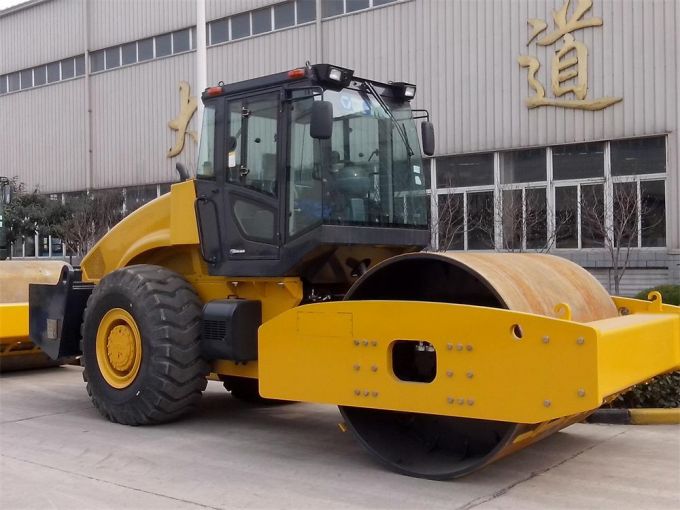 Construction Machinery 16t Single Drum Vibratory Road Roller (Xs162j) 